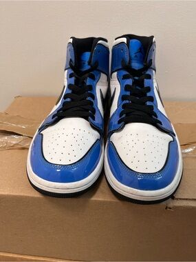 Air Jordan 1 Mid SE "Signal Blue"